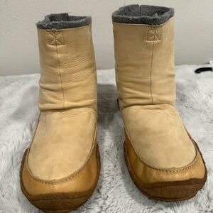 Sorel Sundance tan Size 12 winter boots